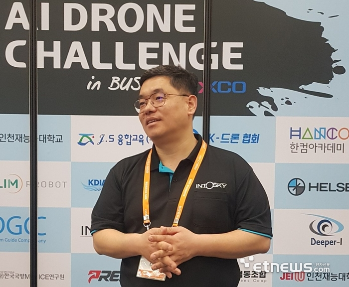 인투스카이, 'AI드론 비행 대회' 드론 축구 붐으로 확산 노력 thumbnail